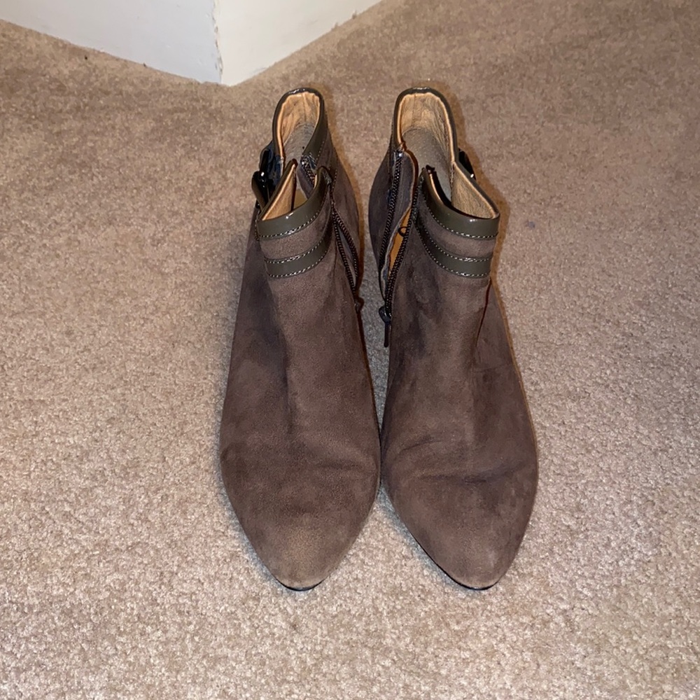 Heeled booties